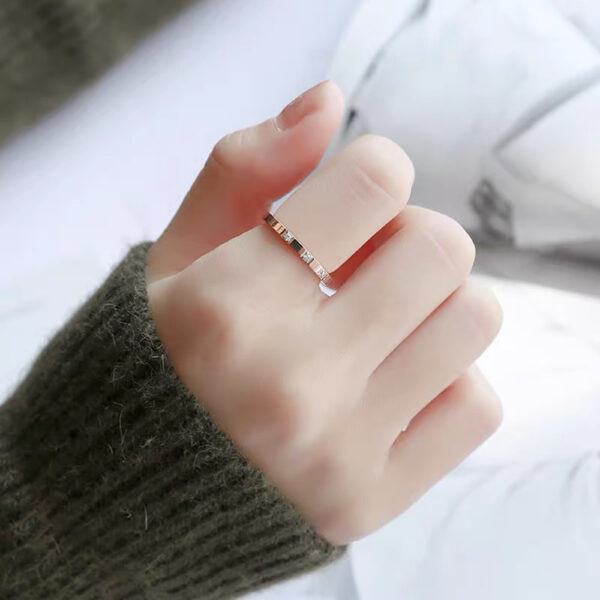 Fashionable Women's Ring With Three Diamonds - Image 2