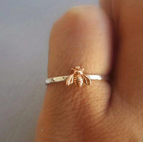 Exquisite Gold-Plated Color-Blocked Little Bee Ring - Image 4
