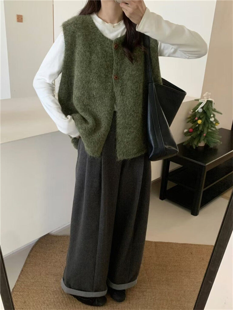 Korean-style Minimalist Versatile Loose-fit Layered Knit Vest