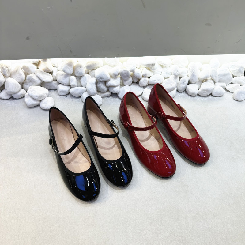 Round-toe Strap-detail Red Chunky-heel Mary Jane Shoes
