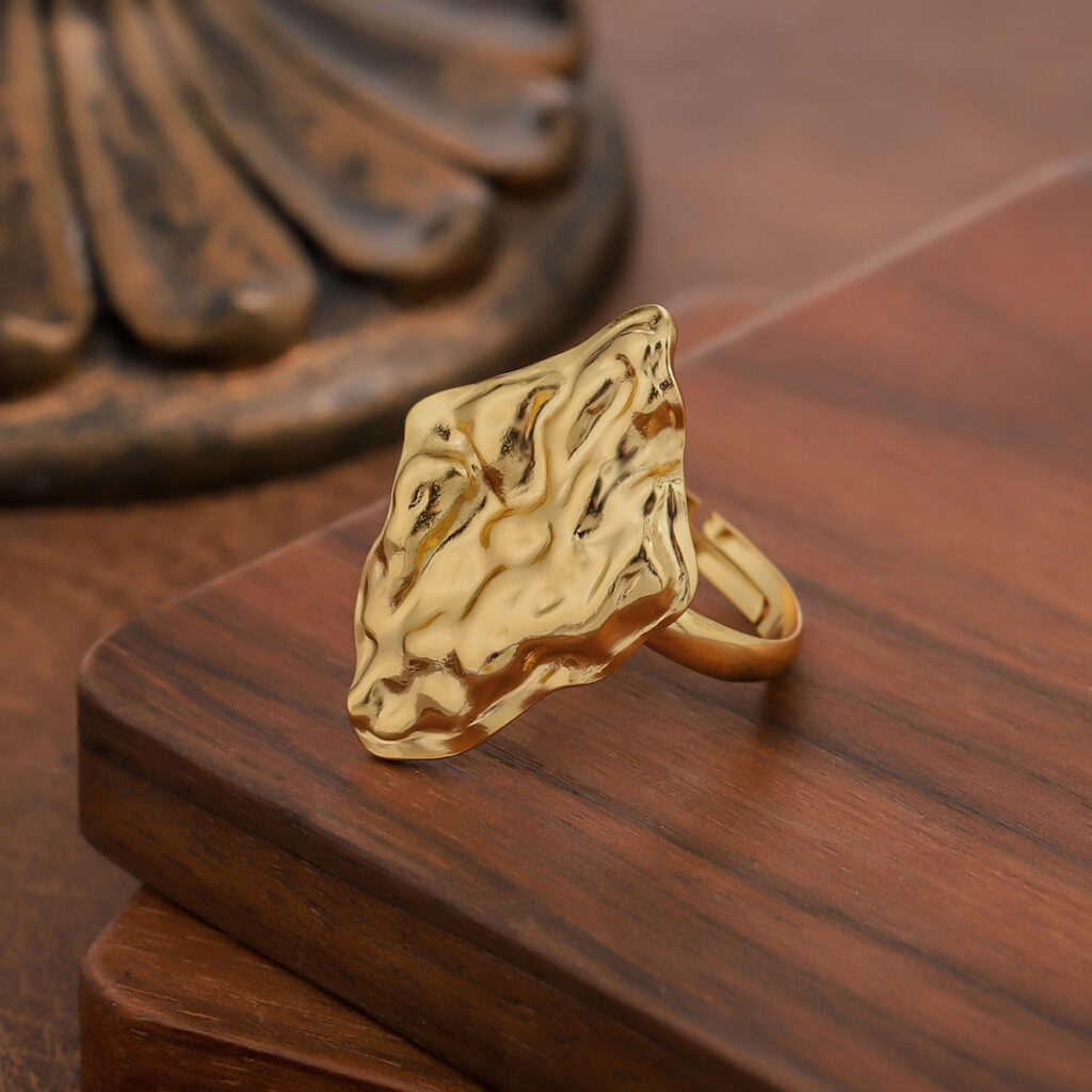1 Piece Women's Statement Ring, Gold-Tone Stainless Steel Crinkled Geometric Design, Niche Trendy Brand Premium Irregular Textured Index Finger Ring