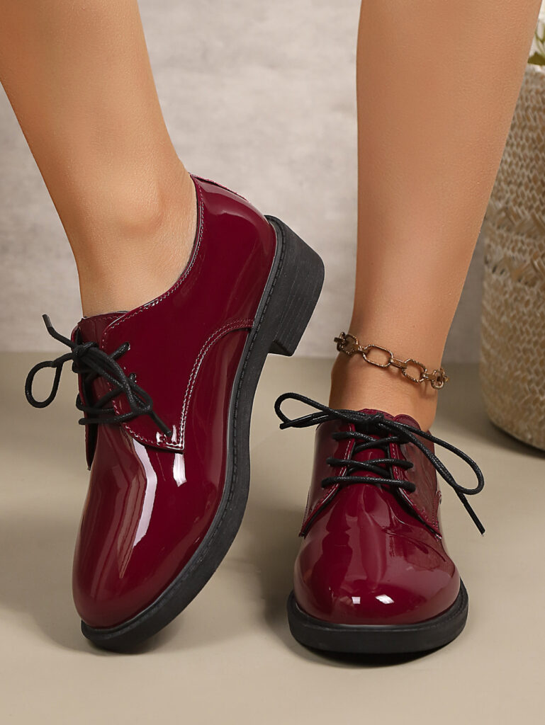 Women's Fashionable Retro Plus-Size Lace-Up Flat Shoes