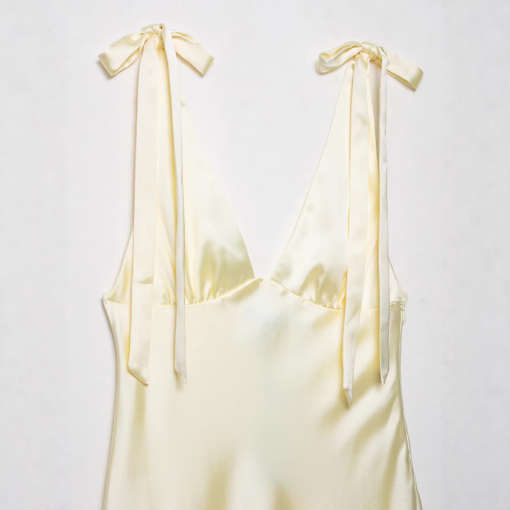Womens Bow-Decorated Satin-Feel Dress - Image 2