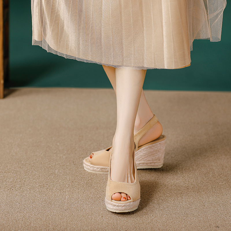 Summer Sponge Cake-Style Thick-Soled Waterproof Platform High-Heel Fashionable Cross-Strap Buckle Sandals For Women - Image 1