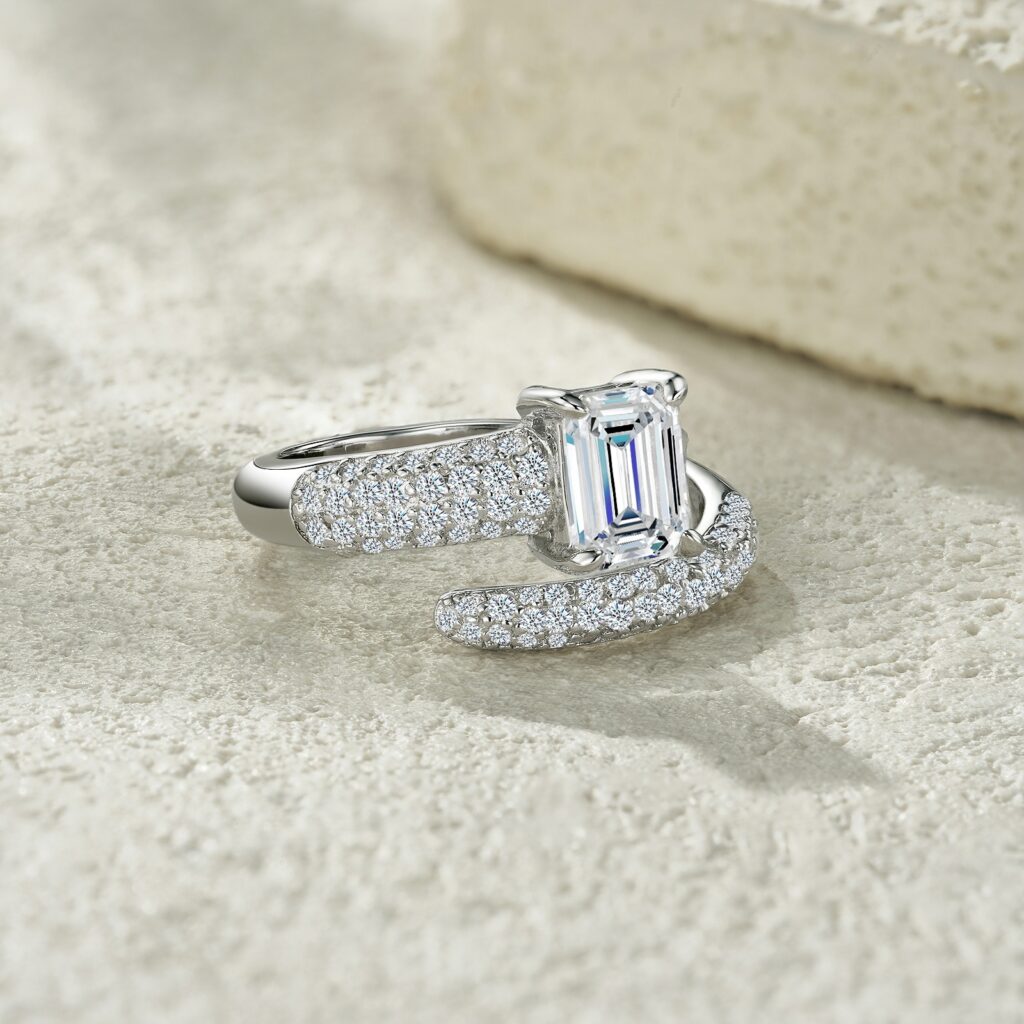 Engraved With Top-quality Moissanite, This Luxurious And Fashionable Minimalist Jewelry Set Features Exquisite Silver Accessories For Ladies. Made Of S925 Silver With Electroplated Platinum.