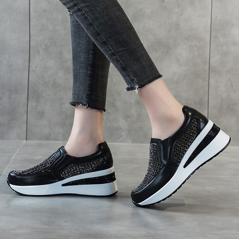 Breathable Lightweight Sneakers With Soft Soles - Image 4