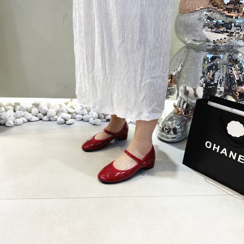 Round-toe Strap-detail Red Chunky-heel Mary Jane Shoes