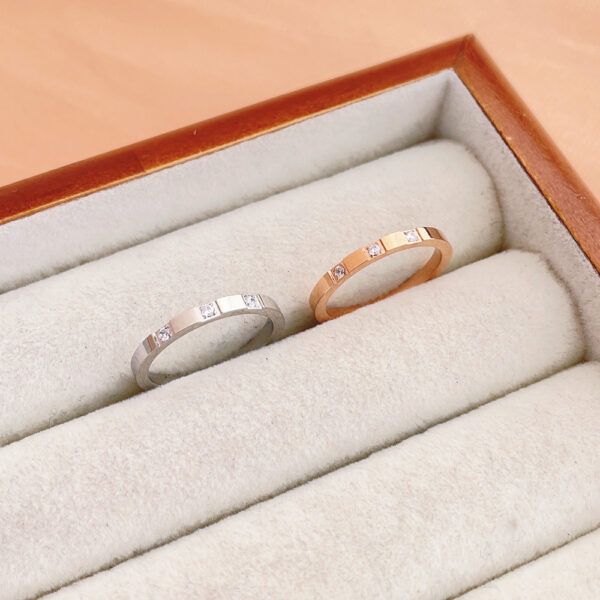 Fashionable Women's Ring With Three Diamonds - Image 7