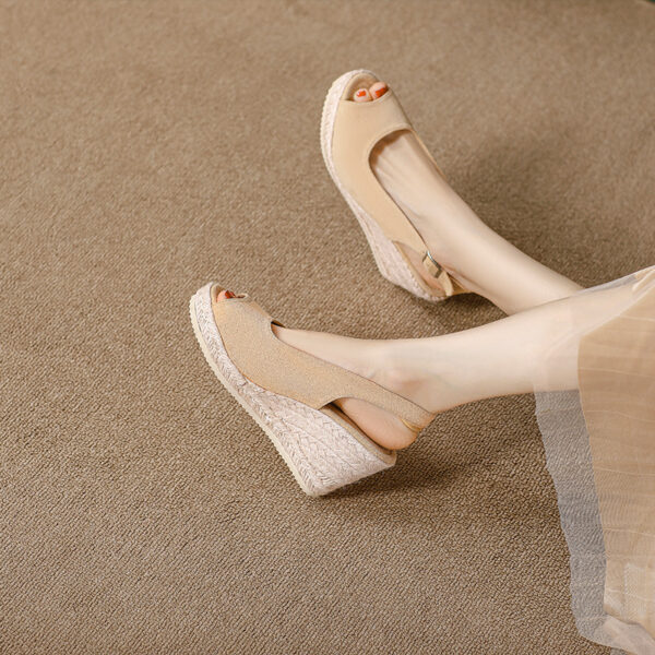 Summer Sponge Cake-Style Thick-Soled Waterproof Platform High-Heel Fashionable Cross-Strap Buckle Sandals For Women - Image 11
