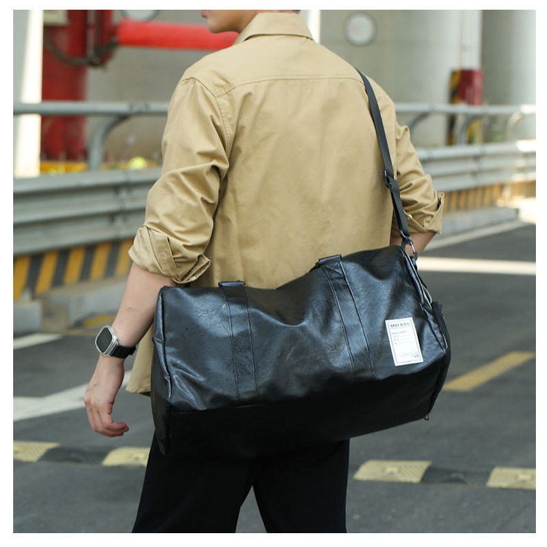 Men's Large-Capacity Fashionable Sports Fitness Bag