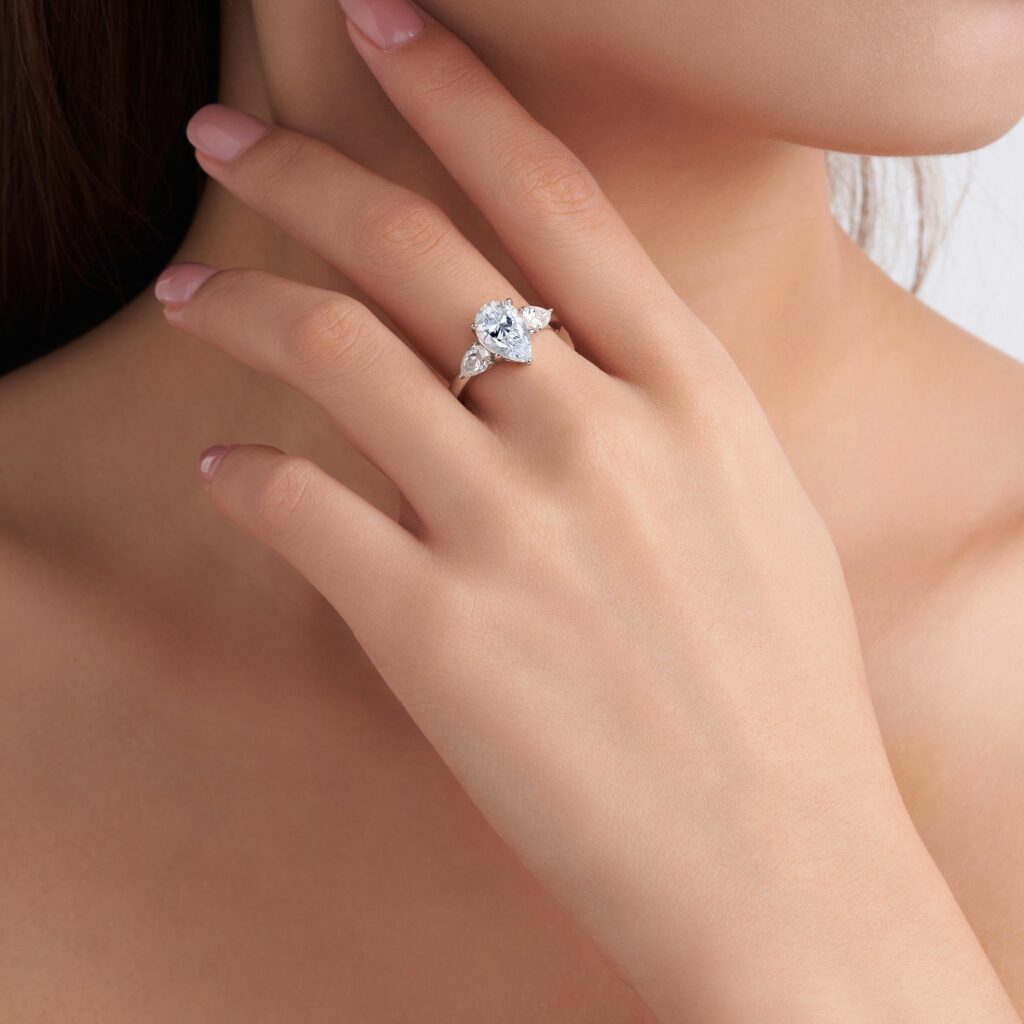 Engraved With Top-quality Moissanite, This Luxurious And Fashionable Minimalist Jewelry Set Features Exquisite Silver Accessories For Ladies. Made Of S925 Silver With Electroplated Platinum.