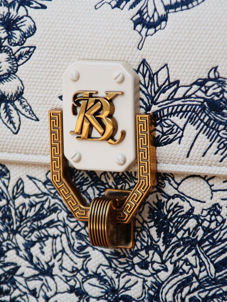 Light-luxury Intricately Embroidered Tote Shoulder Or Crossbody Bag For Women