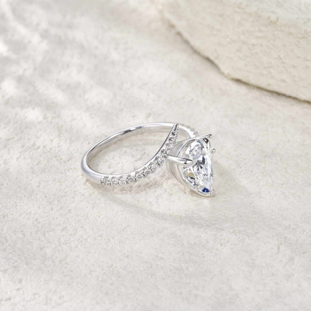 Engraved With Top-quality Moissanite, This Luxurious And Fashionable Minimalist Jewelry Set Features Exquisite Silver Accessories For Ladies. Made Of S925 Silver With Electroplated Platinum.