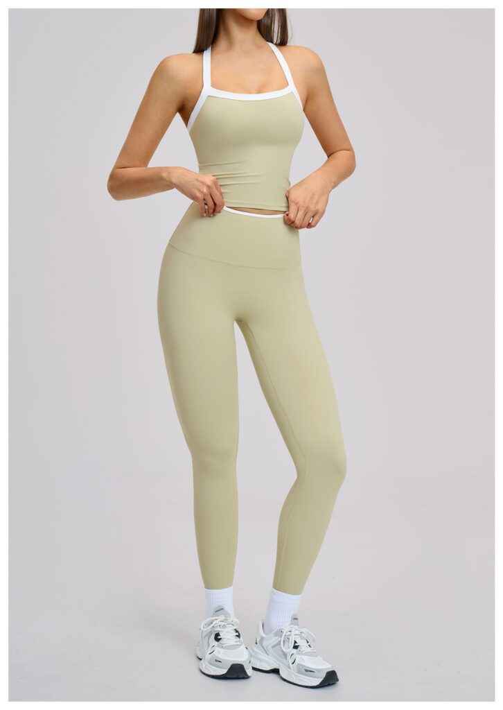 Nude-Feel Yoga Set Contrasting Colors, Crossed Back Design, Tight-Fitting Yoga Wear