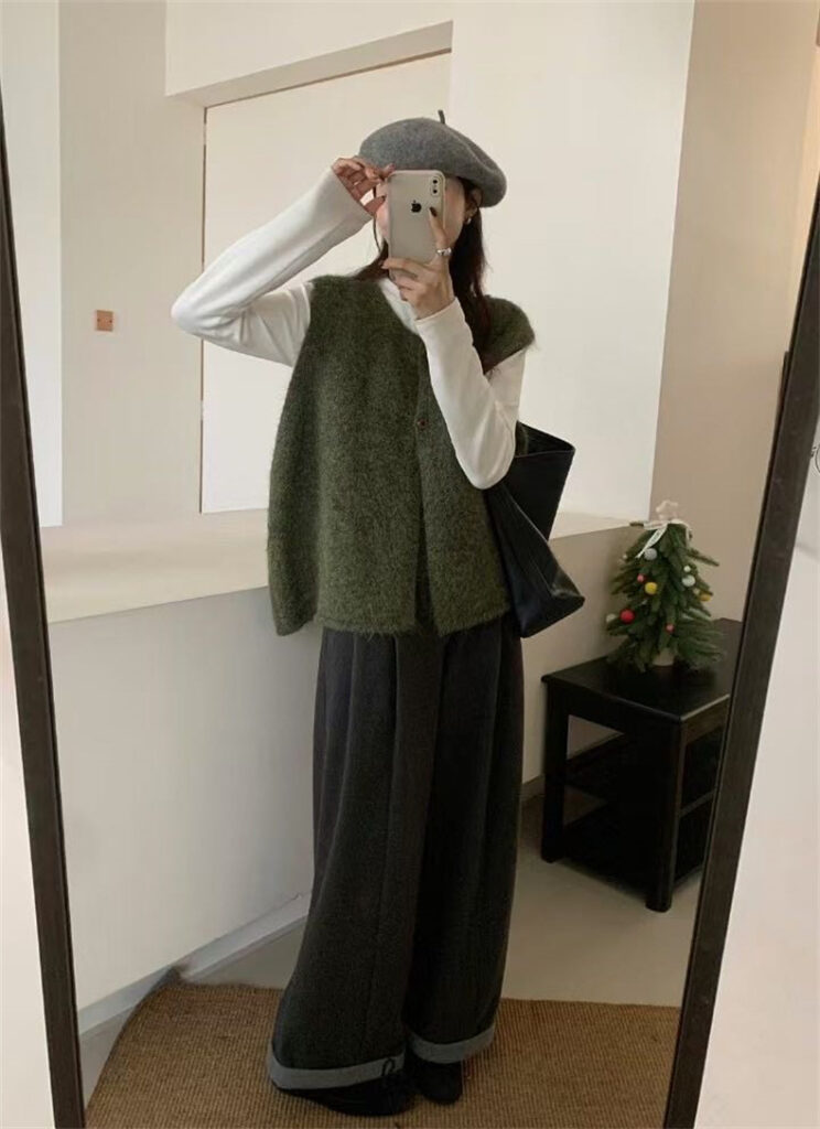Korean-style Minimalist Versatile Loose-fit Layered Knit Vest