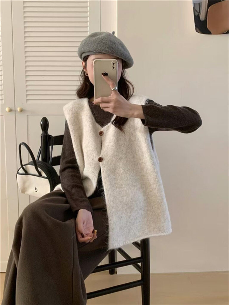 Korean-style Minimalist Versatile Loose-fit Layered Knit Vest