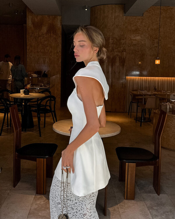Commuter-appropriate Two-piece Set- Irregular Strapless Top And White Lace Skirt - Image 2