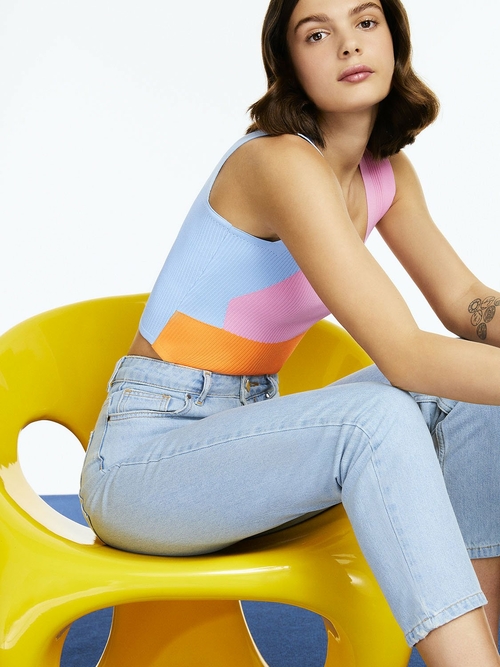 High-Waisted Mom Jeans - Image 5
