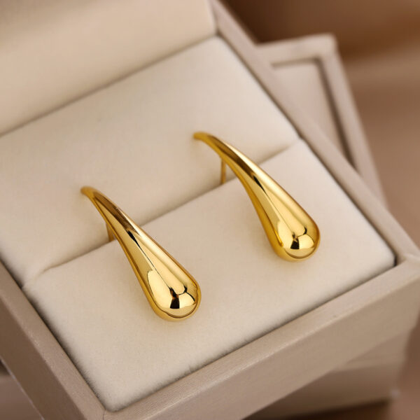 1 Pair Gold Light Luxury Earrings, European & American Style, 2024 New Trend, Simple & Mini Stud Earrings - Image 4