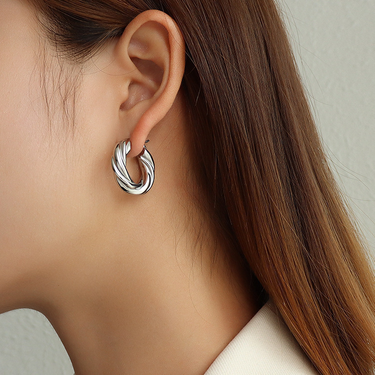Fashionable Short Sheep-Horn Stud Earrings For Women - Image 5