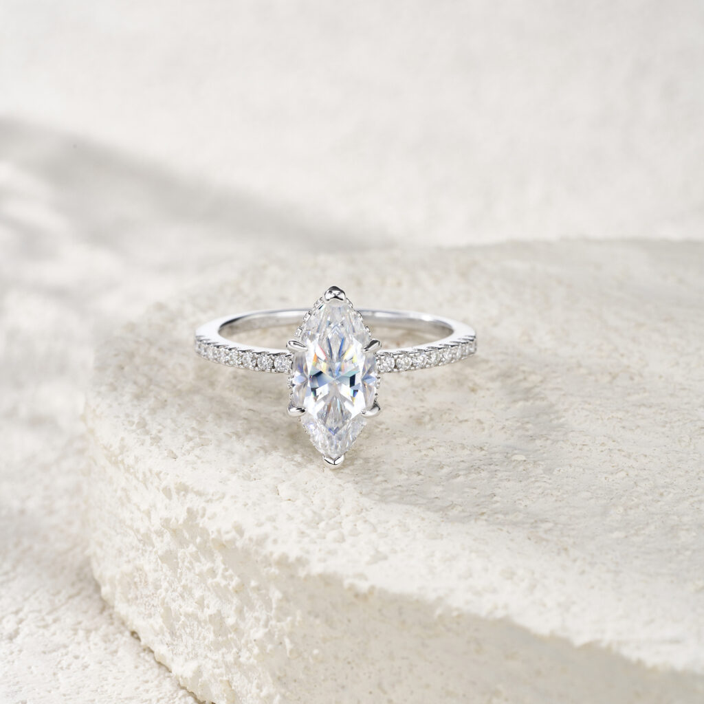 Engraved With Top-quality Moissanite, This Luxurious And Fashionable Minimalist Jewelry Set Features Exquisite Silver Accessories For Ladies. Made Of S925 Silver With Electroplated Platinum.