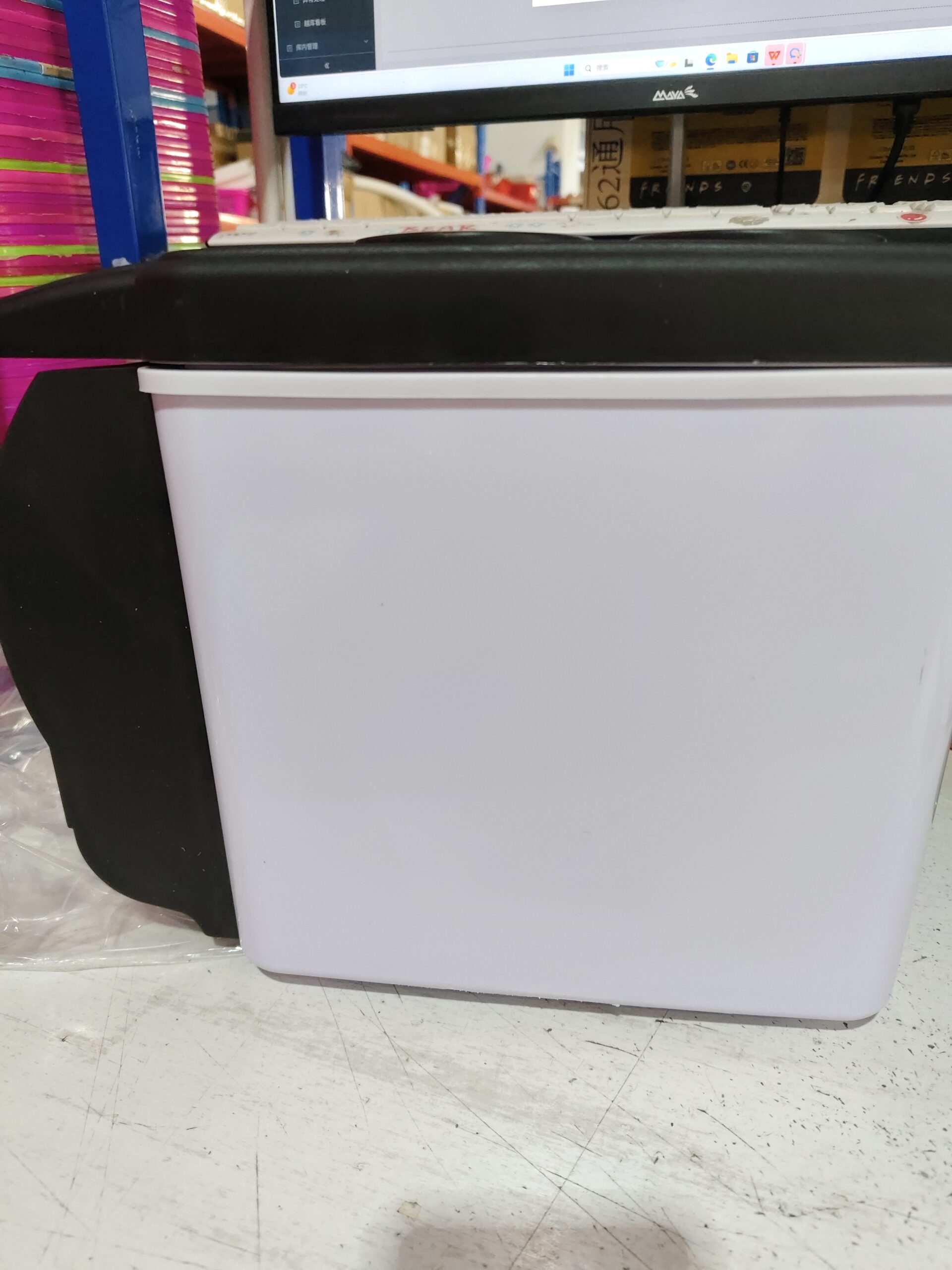 Portable Insulated 6-liter Refrigerator - Image 2