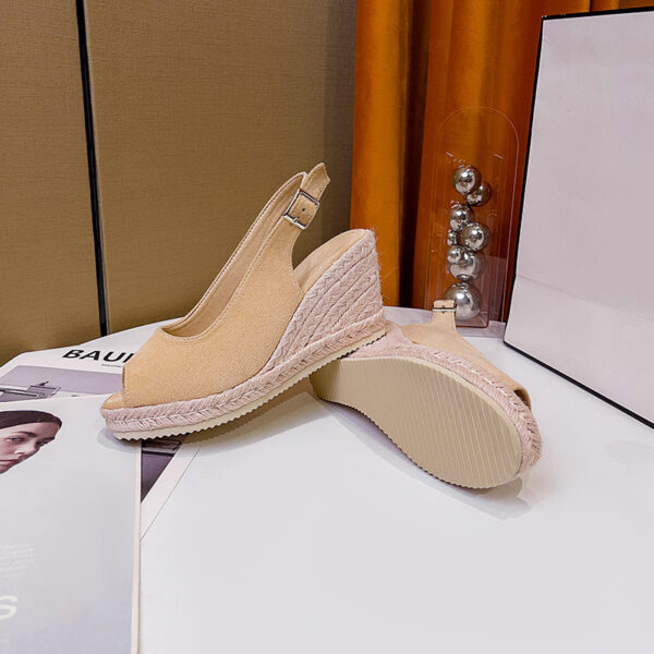 Summer Sponge Cake-Style Thick-Soled Waterproof Platform High-Heel Fashionable Cross-Strap Buckle Sandals For Women - Image 2