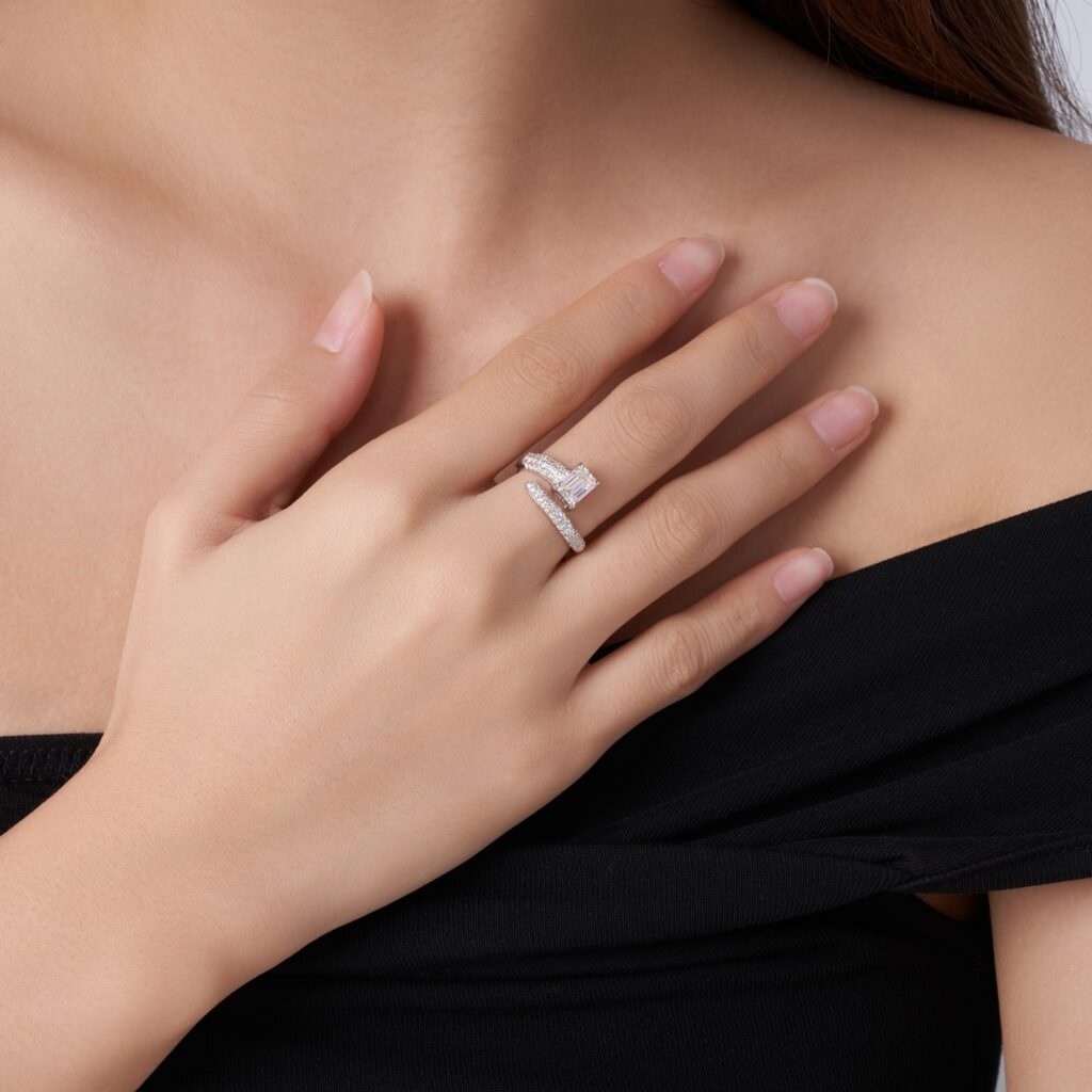 Engraved With Top-quality Moissanite, This Luxurious And Fashionable Minimalist Jewelry Set Features Exquisite Silver Accessories For Ladies. Made Of S925 Silver With Electroplated Platinum.