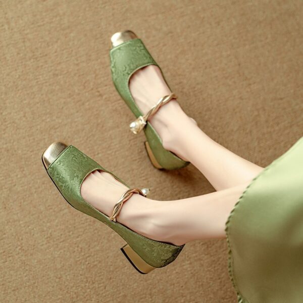 Women's Retro Plus-Size Chunky-Heel Pumps - Image 7