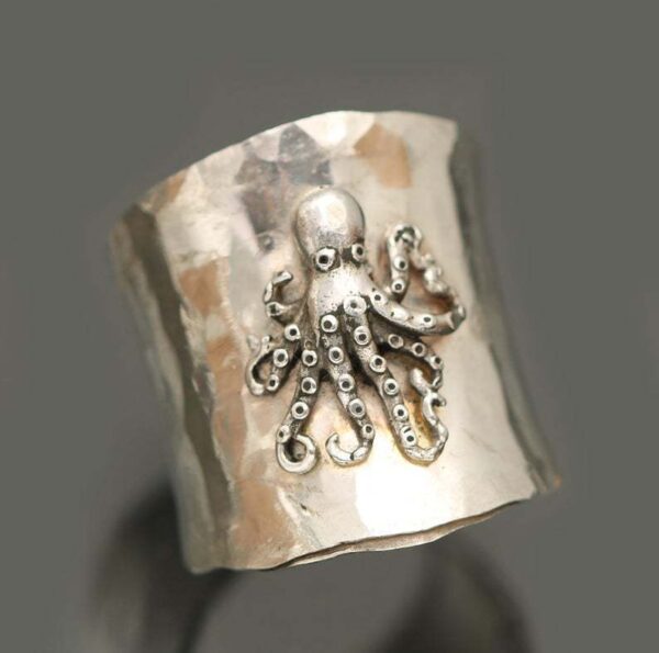 Simple Personalized Retro Octopus Ring - Image 2