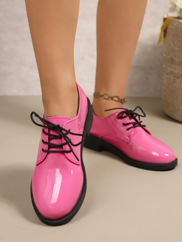 Women's Fashionable Retro Plus-Size Lace-Up Flat Shoes