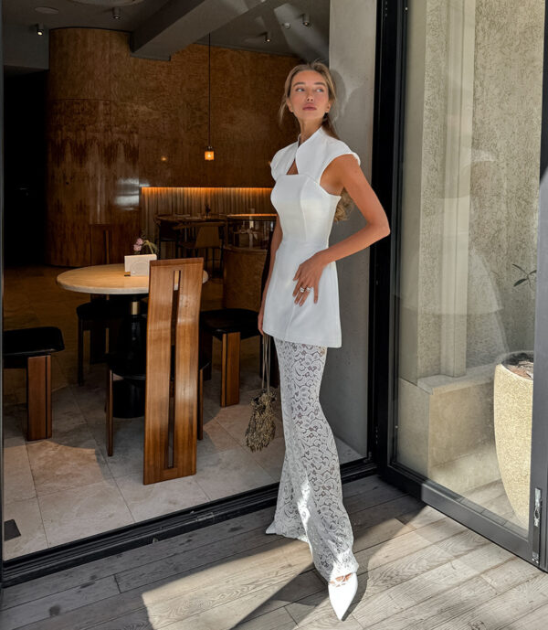 Commuter-appropriate Two-piece Set- Irregular Strapless Top And White Lace Skirt - Image 10
