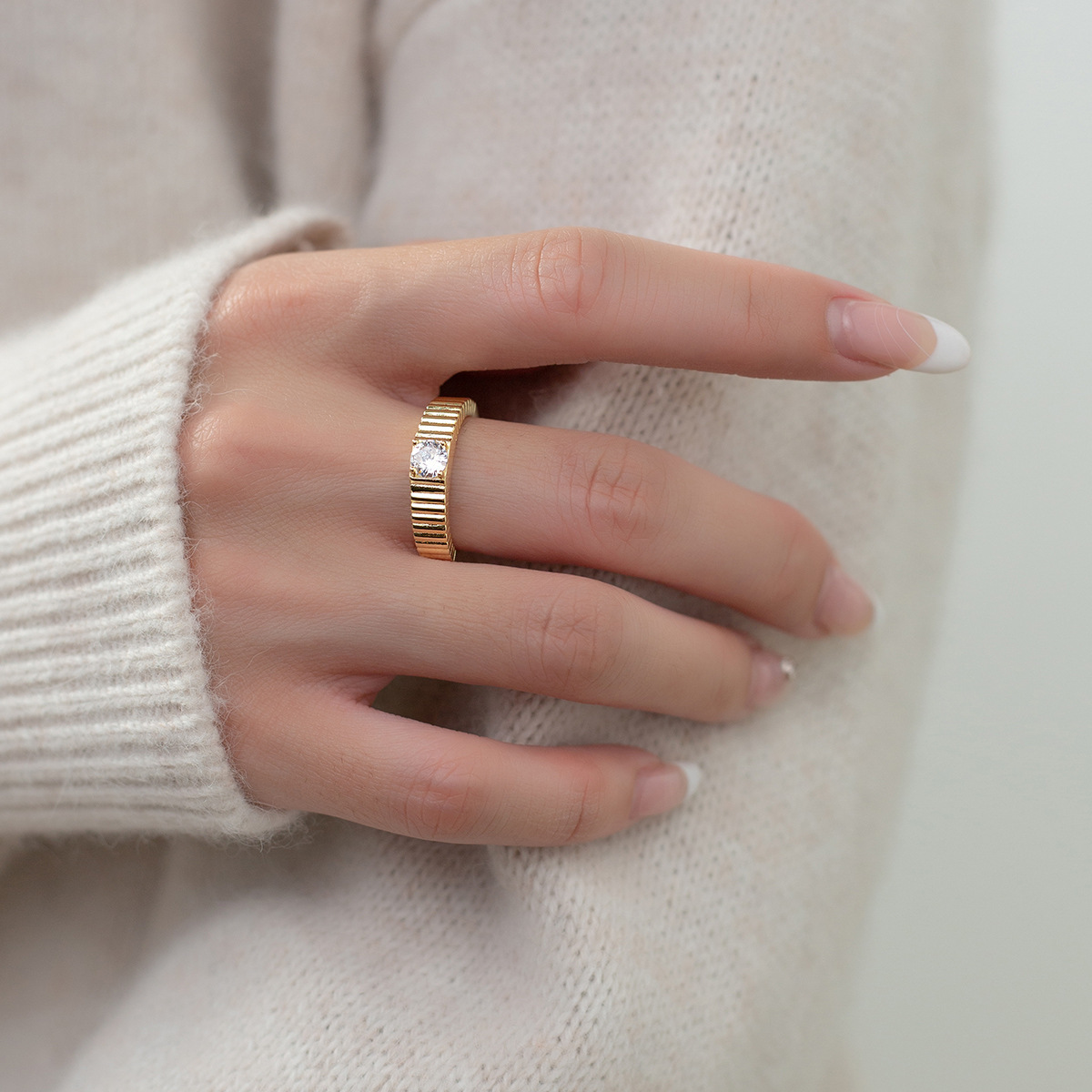 Korean-style Minimalist Vertical-stripe Zircon Ring - Image 1