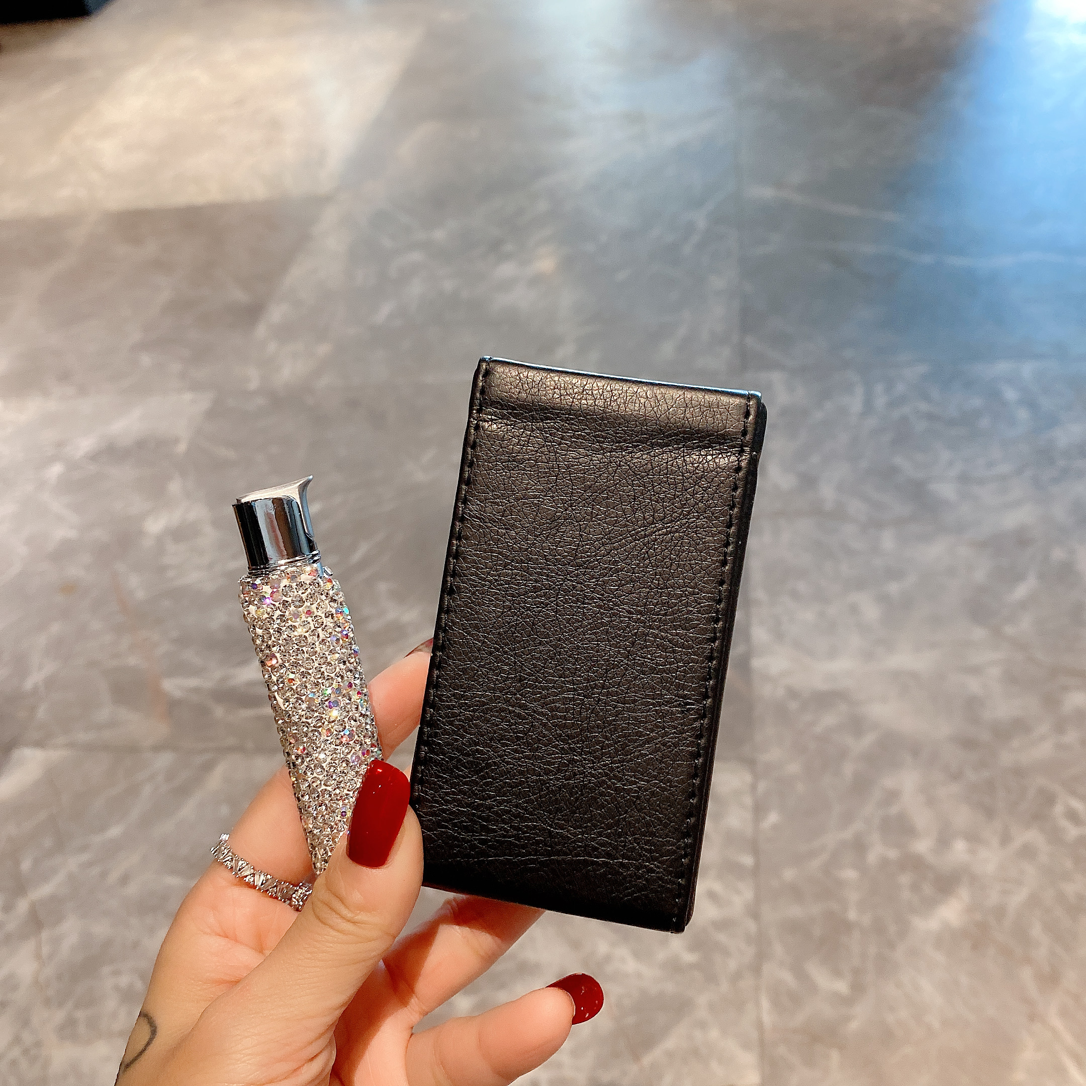 Light Luxury Diamond-studded Cigarette Case Inflatable Black Skin Moisture-proof Women - Image 7