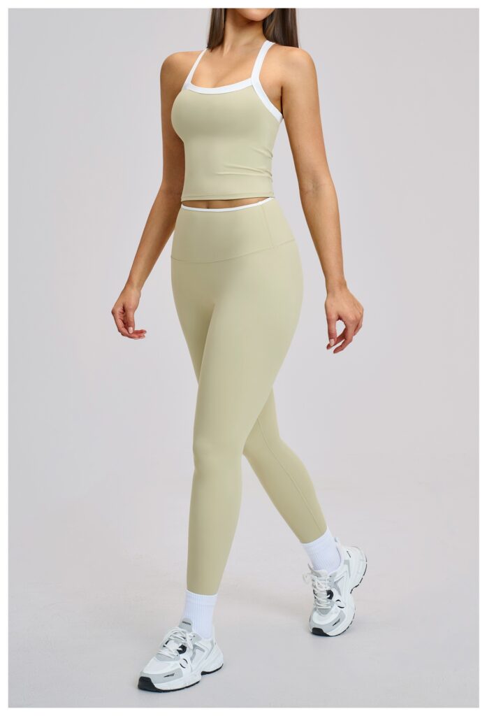 Nude-Feel Yoga Set Contrasting Colors, Crossed Back Design, Tight-Fitting Yoga Wear