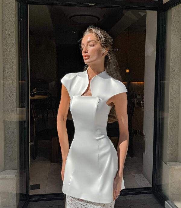 Commuter-appropriate Two-piece Set- Irregular Strapless Top And White Lace Skirt - Image 9