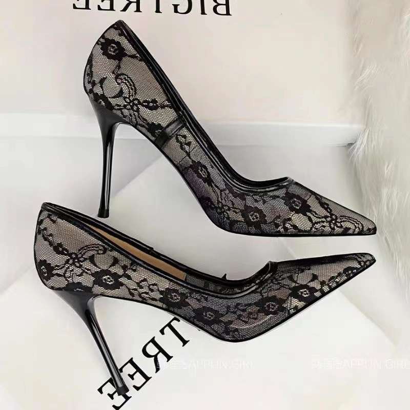 Cross-dressing Performance Runway Ultra-thin Stiletto Heels - Image 1