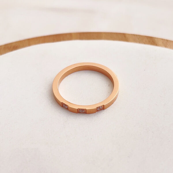 Fashionable Women's Ring With Three Diamonds - Image 13