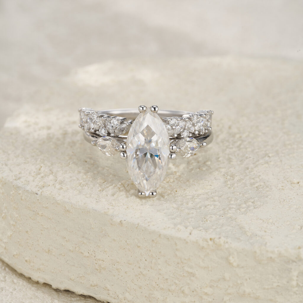 Engraved With Top-quality Moissanite, This Luxurious And Fashionable Minimalist Jewelry Set Features Exquisite Silver Accessories For Ladies. Made Of S925 Silver With Electroplated Platinum.