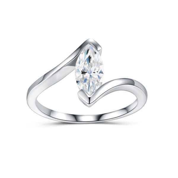 Engraved With Top-quality Moissanite, This Luxurious And Fashionable Minimalist Jewelry Set Features Exquisite Silver Accessories For Ladies. Made Of S925 Silver With Electroplated Platinum.