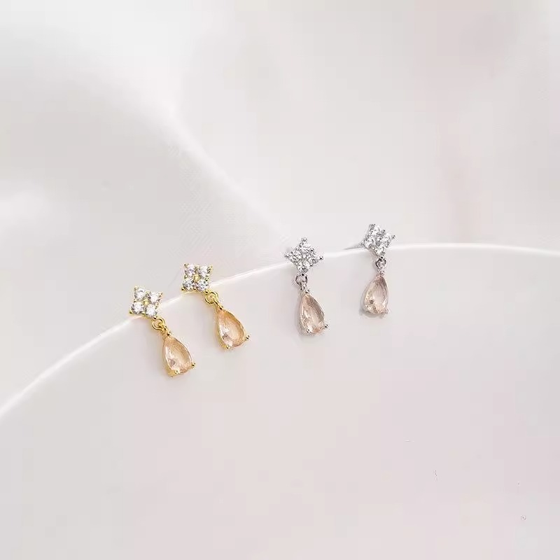 Versatile And Exquisite Womens Teardrop Earrings - Image 1