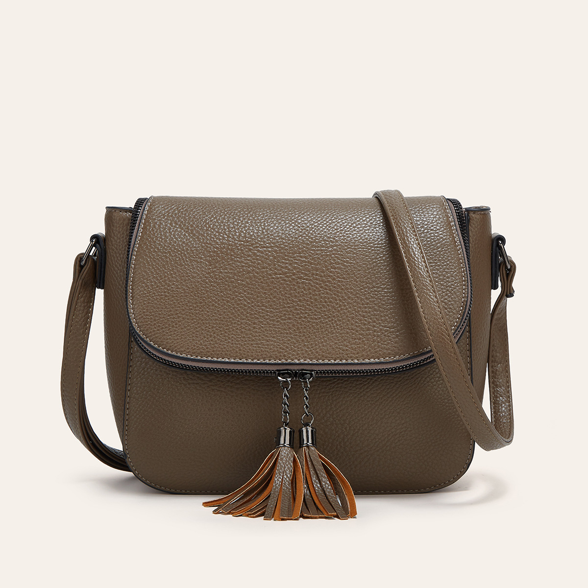 European And American-style Fashionable Flip-top Saddle Bag With Tassels - Image 5