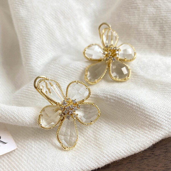 Fashion Temperament Female Flower Earrings