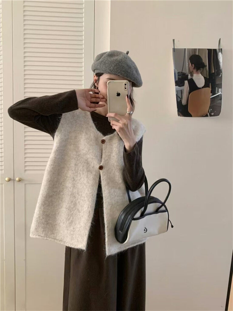 Korean-style Minimalist Versatile Loose-fit Layered Knit Vest