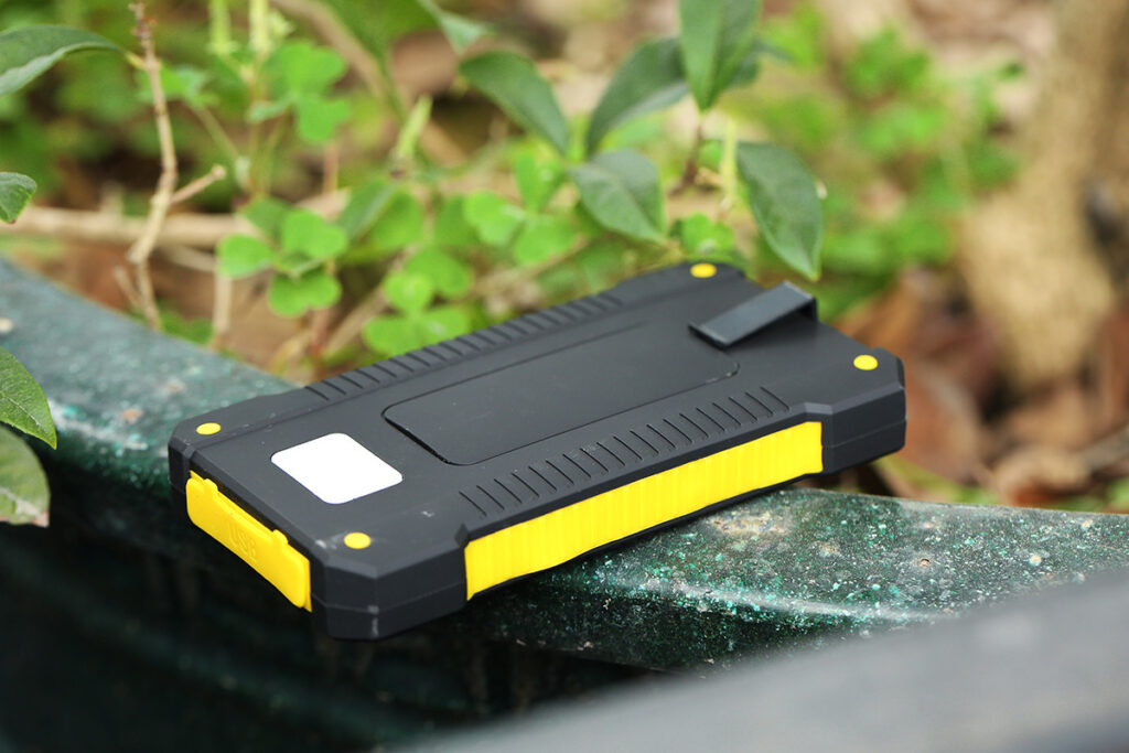 Universal Ultra-thin Mobile Phone Solar Charger Camping Lights