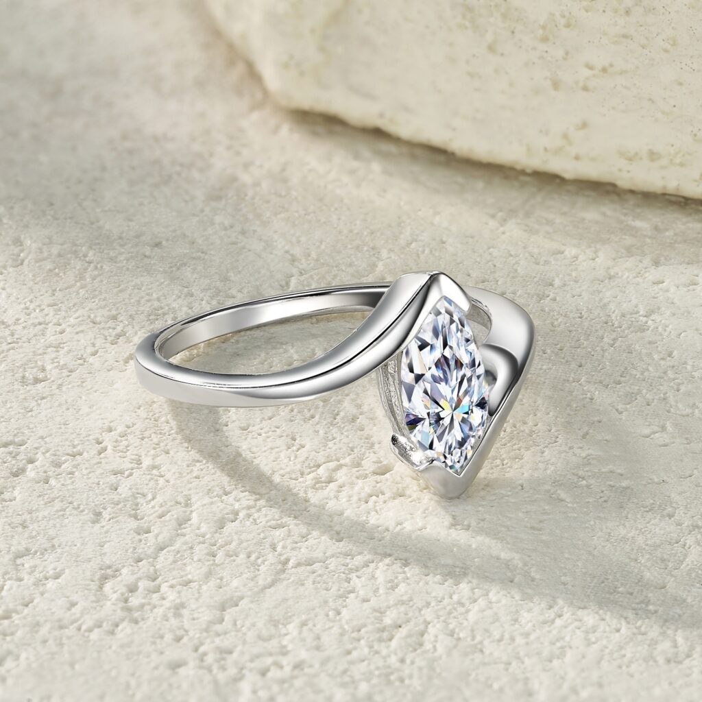 Engraved With Top-quality Moissanite, This Luxurious And Fashionable Minimalist Jewelry Set Features Exquisite Silver Accessories For Ladies. Made Of S925 Silver With Electroplated Platinum.