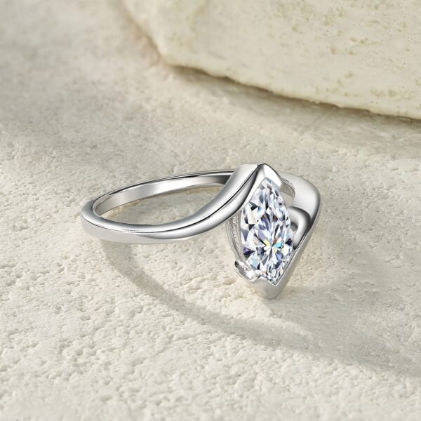 Engraved With Top-quality Moissanite, This Luxurious And Fashionable Minimalist Jewelry Set Features Exquisite Silver Accessories For Ladies. Made Of S925 Silver With Electroplated Platinum. - Image 3