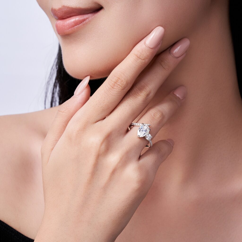 Engraved With Top-quality Moissanite, This Luxurious And Fashionable Minimalist Jewelry Set Features Exquisite Silver Accessories For Ladies. Made Of S925 Silver With Electroplated Platinum.