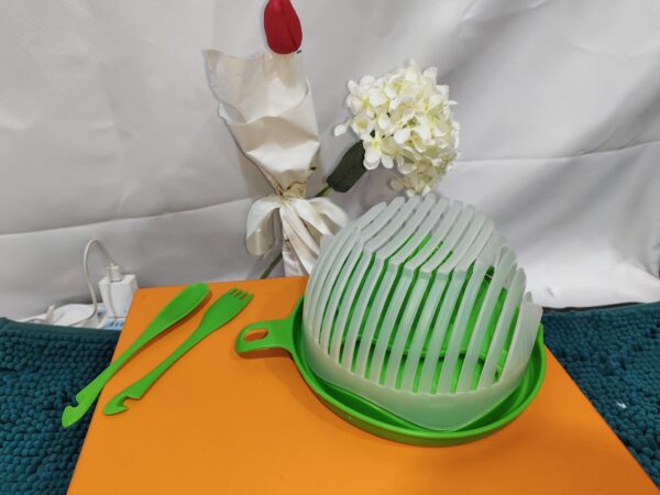 Creative Salad Cutter Fruit and Vegetable Cutter - Image 11