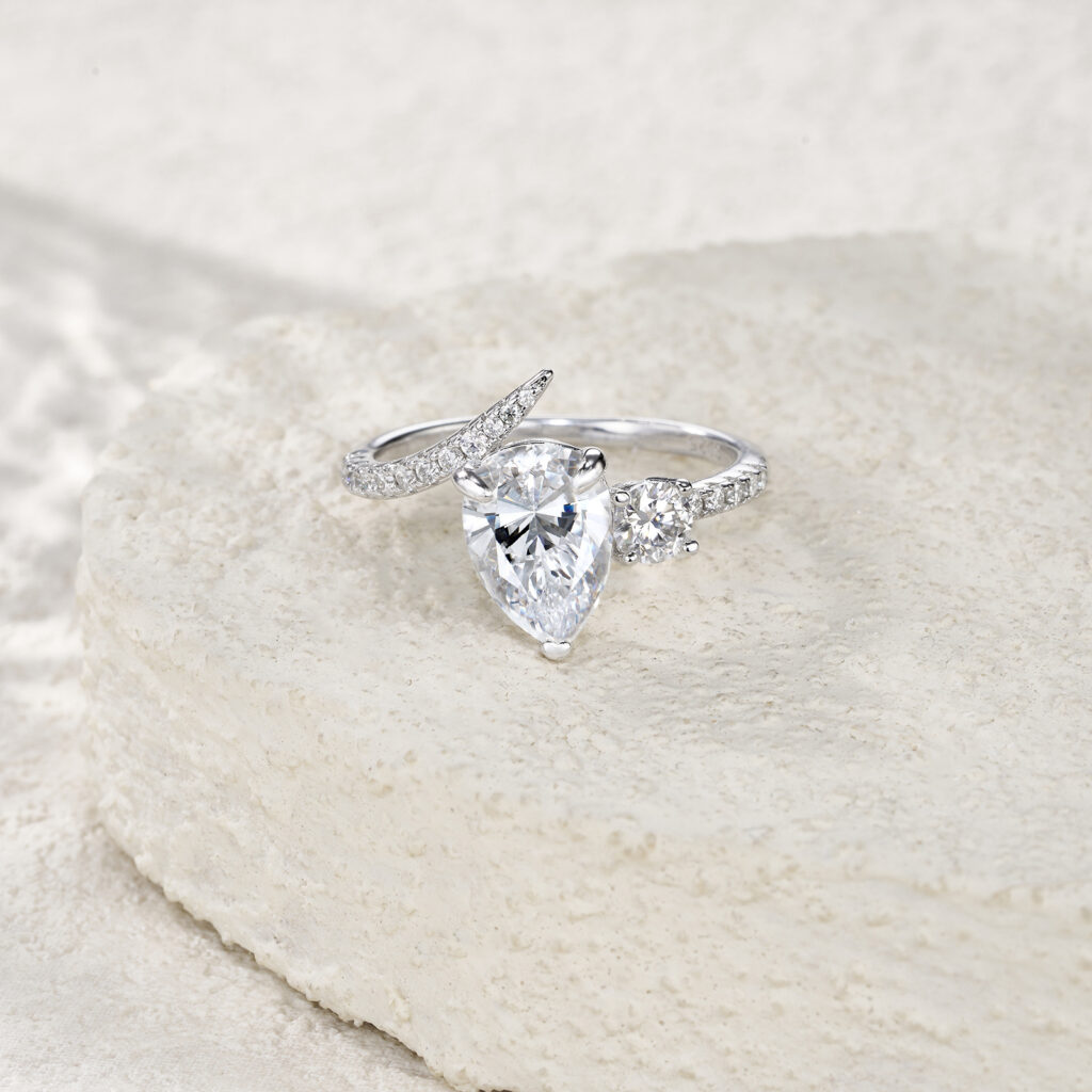 Engraved With Top-quality Moissanite, This Luxurious And Fashionable Minimalist Jewelry Set Features Exquisite Silver Accessories For Ladies. Made Of S925 Silver With Electroplated Platinum.